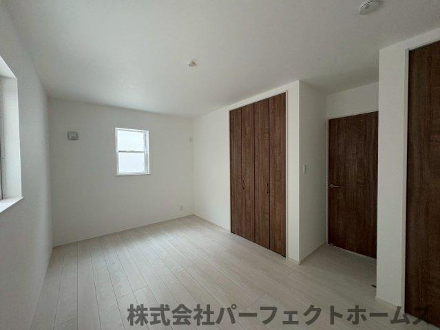 北中振1丁目戸建の洋室|落ち着いた色調の洋室です