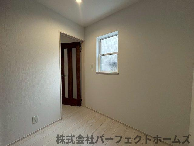 北中振1丁目戸建の洋室|ゆったりした洋室です