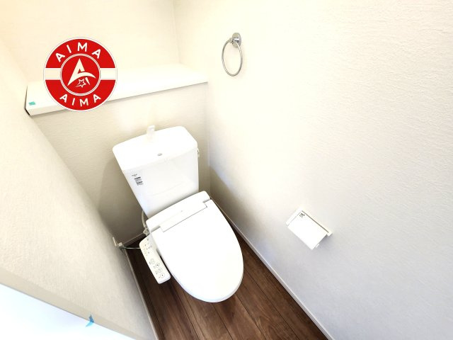 福岡市南区警弥郷2丁目第3-2棟（1号棟）　のトイレ|温水洗浄便座を完備しております。2ヶ所にトイレがあるのは朝の慌ただしい時間も安心です。