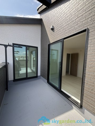 伊勢原市下糟屋2期　新築戸建　全5棟2号棟のバルコニー
