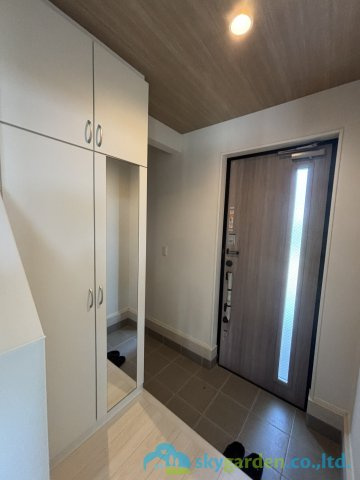 伊勢原市下糟屋2期　新築戸建　全5棟2号棟の玄関