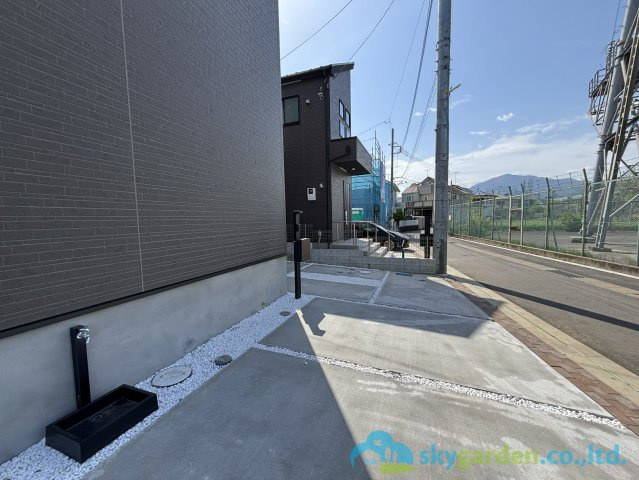 伊勢原市下糟屋2期　新築戸建　全5棟2号棟の駐車場