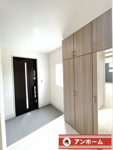 大和高田市西坊城2号棟の玄関|シンプルで使いやすい玄関です