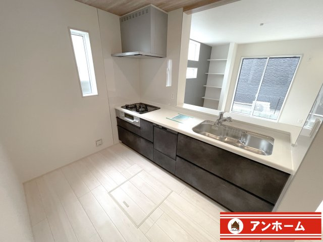 大和高田市西坊城2号棟のキッチン|コンパクトなキッチンで掃除もラクラク