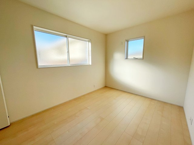 新築戸建・新築建売　いわき市勿来町関田西２丁目１期　勿来二小・勿来二中の洋室|光と風をしっかり取り込める2面採光の洋室！心地よい暮らしを実現できます！