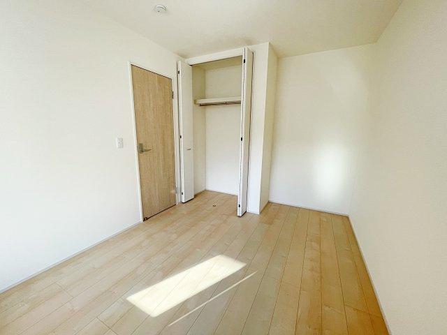 新築戸建・新築建売　いわき市勿来町関田西２丁目１期　勿来二小・勿来二中の洋室|2面採光で陽射しがたっぷり差し込む明るい洋室です！