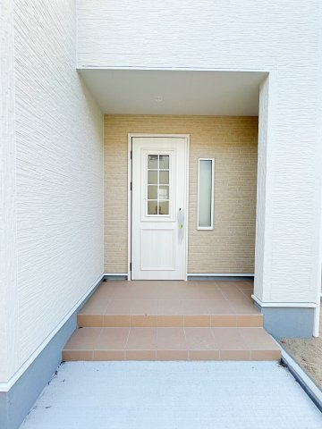 新築戸建・新築建売　いわき市勿来町関田西２丁目１期　勿来二小・勿来二中の玄関