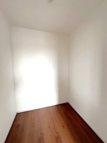 リビング２１帖４ＬＤＫ◆地下鉄線＆京阪線「御陵」駅徒歩２分◆駐車３台可能◆山科区御陵原西町２期の洋室|ウォークインクローゼット