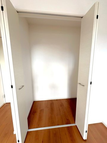 リビング２１帖４ＬＤＫ◆地下鉄線＆京阪線「御陵」駅徒歩２分◆駐車３台可能◆山科区御陵原西町２期の洋室|クローゼット