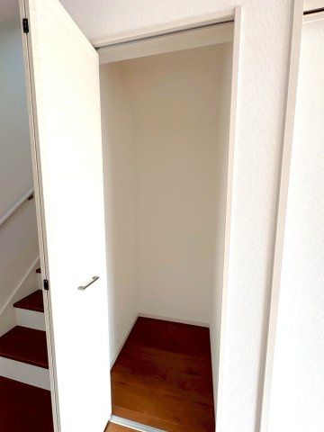 リビング２１帖４ＬＤＫ◆地下鉄線＆京阪線「御陵」駅徒歩２分◆駐車３台可能◆山科区御陵原西町２期の収納|１階収納スペース