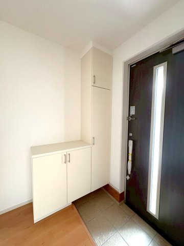 リビング２１帖４ＬＤＫ◆地下鉄線＆京阪線「御陵」駅徒歩２分◆駐車３台可能◆山科区御陵原西町２期の玄関|玄関