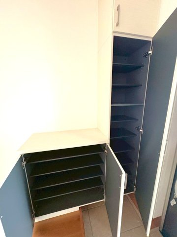 リビング２１帖４ＬＤＫ◆地下鉄線＆京阪線「御陵」駅徒歩２分◆駐車３台可能◆山科区御陵原西町２期の玄関|シューズBOX