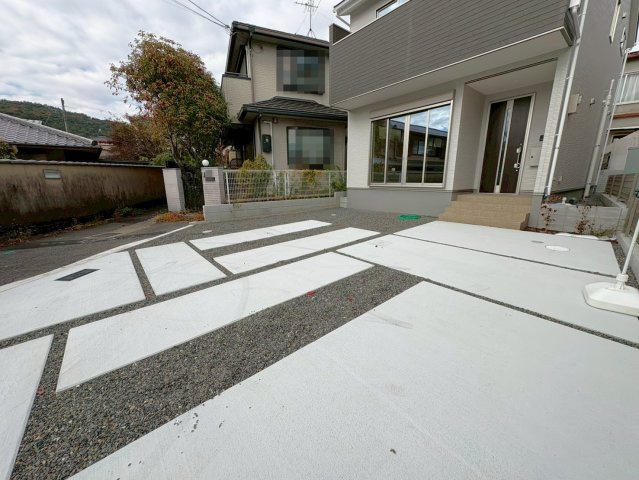 リビング２１帖４ＬＤＫ◆地下鉄線＆京阪線「御陵」駅徒歩２分◆駐車３台可能◆山科区御陵原西町２期の駐車場|駐車スペース