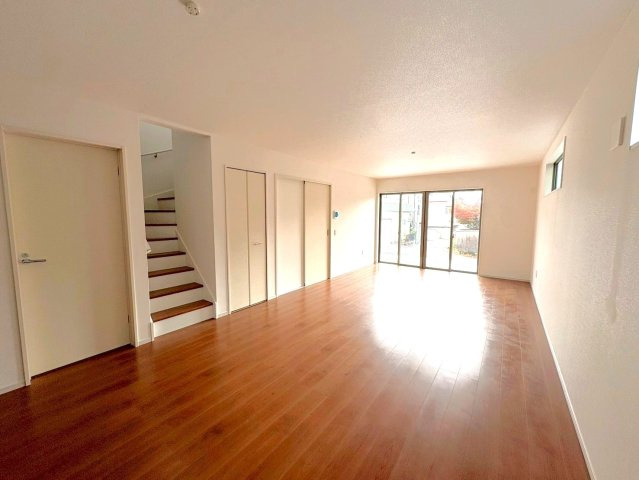 リビング２１帖４ＬＤＫ◆地下鉄線＆京阪線「御陵」駅徒歩２分◆駐車３台可能◆山科区御陵原西町２期の居間・リビング|リビング