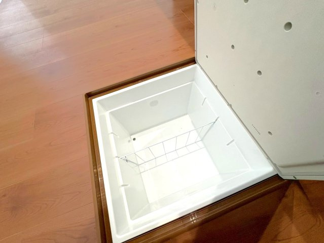 リビング２１帖４ＬＤＫ◆地下鉄線＆京阪線「御陵」駅徒歩２分◆駐車３台可能◆山科区御陵原西町２期のキッチン|床下収納