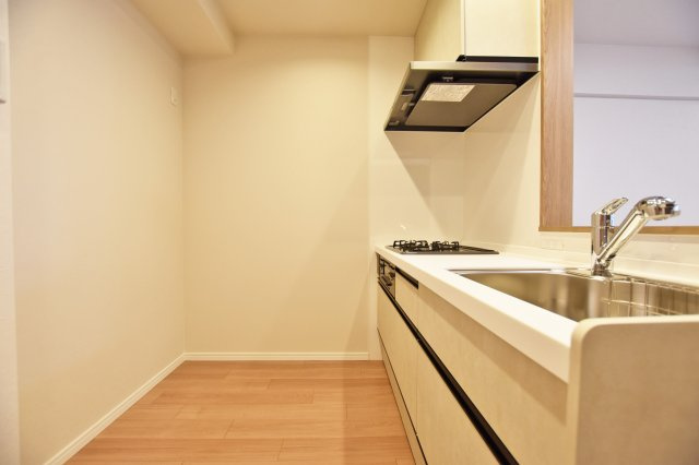 日商岩井グリーンサイドマンションのキッチン|キッチンスペースは食器棚や冷蔵庫を配置しても余裕の広さです。