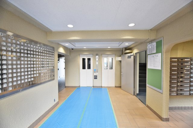 日商岩井グリーンサイドマンションのエントランス|見学をご希望の方はお気軽にお問い合わせください。