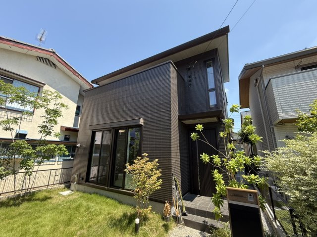 鶴ヶ島市下新田築浅中古戸建の外観|重厚な外観