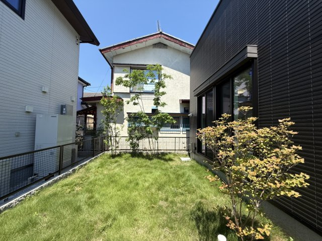 鶴ヶ島市下新田築浅中古戸建の庭