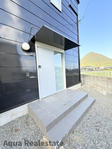 飯山町川原　デザイナーズ住宅の玄関|毎日通る玄関はこちらです