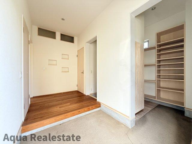 飯山町川原　デザイナーズ住宅の玄関|毎日通る玄関はこちらです