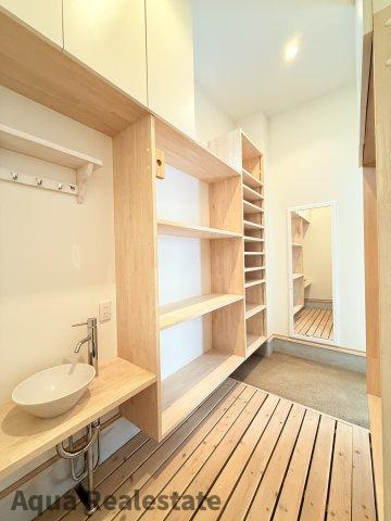 飯山町川原　デザイナーズ住宅のその他|玄関横のシューズボックス