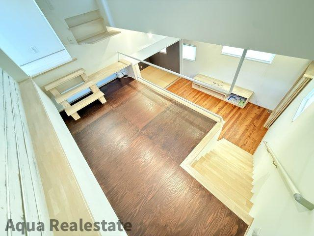 飯山町川原　デザイナーズ住宅のその他|中２階のスペース