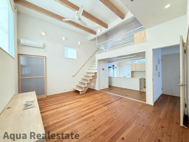 飯山町川原　デザイナーズ住宅の居間・リビング|リビングです