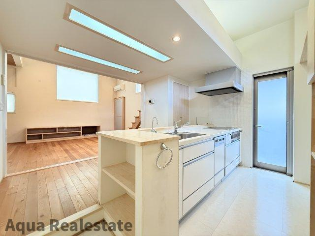 飯山町川原　デザイナーズ住宅のキッチン|キッチンでお料理をお楽しみください