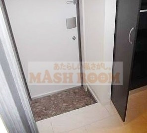 ルヴェール上荻の玄関