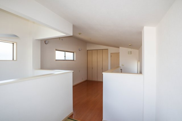 【洋室】 | 東住吉区鷹合３丁目　戸建 | 洋室(3階部分)には大きなクローゼットが有ります♪
