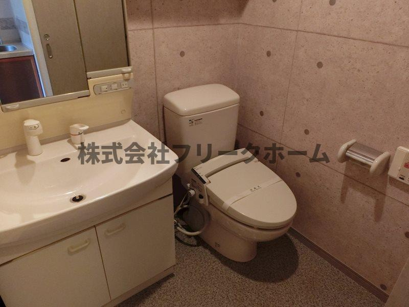 武蔵野市吉祥寺南町４丁目の賃貸マンションのトイレ