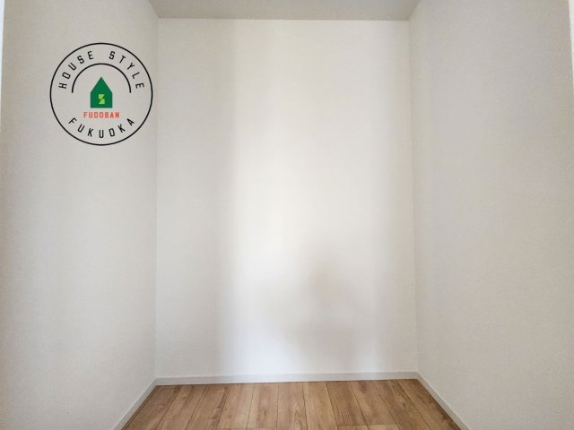 福岡市南区警弥郷2丁目第3-2棟（2号棟）　の内観：施工例|洋服や大きな荷物が多い方や人数の多いご家族などは、一般的なクローゼットよりもウォークインクローゼットのほうが使い勝手が良いです。