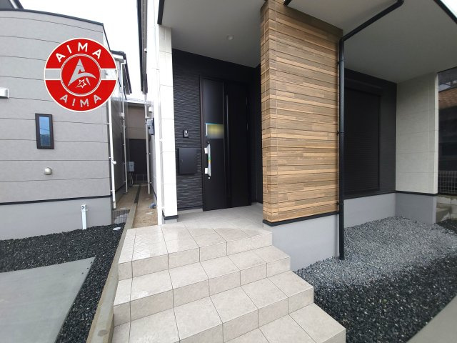 福岡市南区警弥郷2丁目第3-2棟（2号棟）　の玄関|おでかけの時も帰った時も、「我が家」を最初に感じでもらえる素敵な空間に。