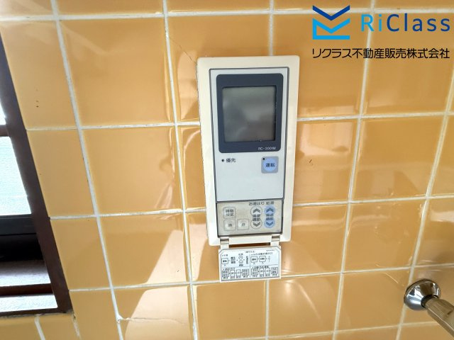 中古戸建　神戸市中央区中島通2丁目3の発電・温水設備|給湯リモコンです