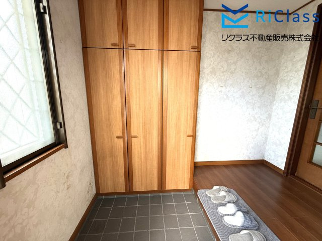 中古戸建　神戸市中央区中島通2丁目3の玄関|収納もある玄関です