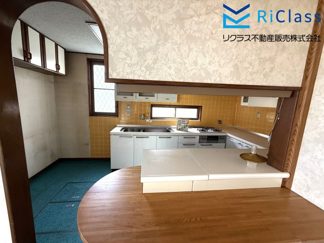 中古戸建　神戸市中央区中島通2丁目3のキッチン|広々としたキッチンです