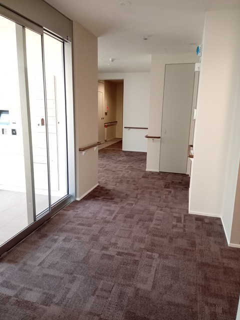 (シニア限定)ヘーベルヴィレッジクレイプマートルのロビー|共用廊下／手すり付き