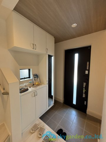 伊勢原市下糟屋2期　新築戸建　全5棟1号棟の玄関
