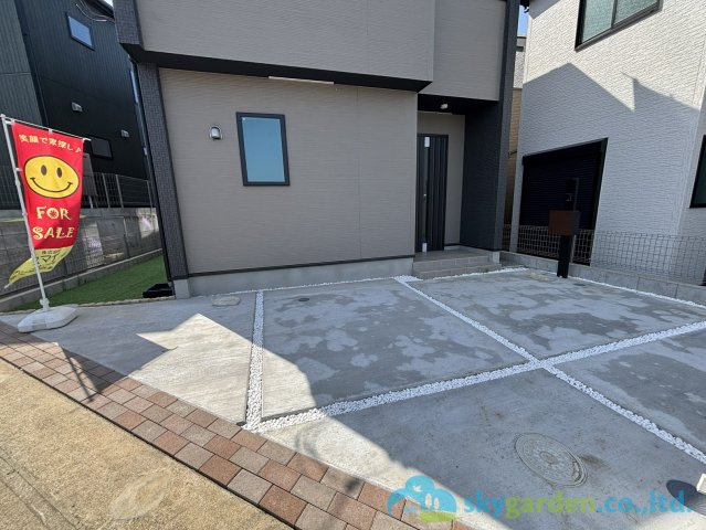 伊勢原市下糟屋2期　新築戸建　全5棟1号棟の駐車場