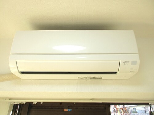 台東区根岸１丁目の賃貸マンションの設備|リビングダイニング　エアコン
