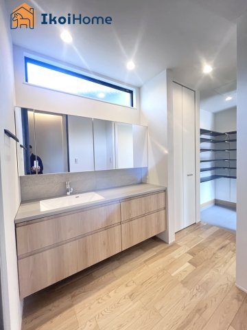 加古郡稲美町国北2丁目　新築戸建の洗面所|【ホームページに現地動画掲載中】●年中無休：当日予約可●アイカスマートサニタリーの独立洗面台を採用！