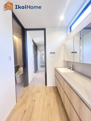 加古郡稲美町国北2丁目　新築戸建の洗面所|【ホームページに現地動画掲載中】●年中無休：当日予約可●広々とした洗面室です。使いやすい水回り動線！