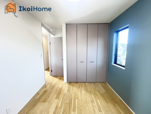 加古郡稲美町国北2丁目　新築戸建の子供部屋|【ホームページに現地動画掲載中】●年中無休：当日予約可●広々とした2階の洋室です。クローゼットも完備