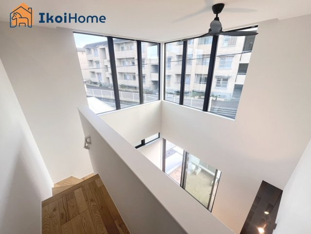 加古郡稲美町国北2丁目　新築戸建のバルコニー|【ホームページに現地動画掲載中】●年中無休：当日予約可●大きな窓から光が差し込む明るいお家です♪