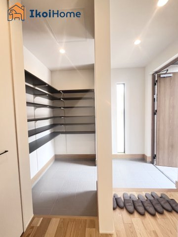 加古郡稲美町国北2丁目　新築戸建の収納|【ホームページに現地動画掲載中】●年中無休：当日予約可●大容量のシューズクロークです！動線も◎