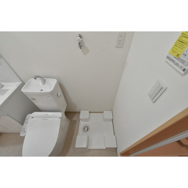 ブランノワール船橋のトイレ|別間取りの写真となります。