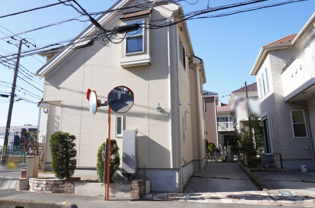 草加市長栄1丁目 中古戸建の駐車場
