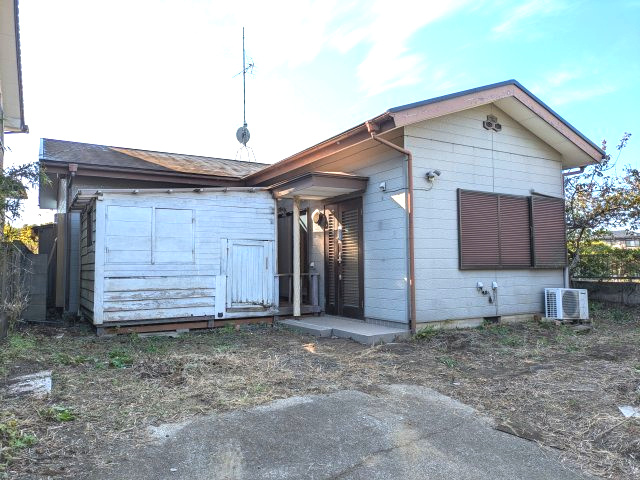 山武市松ケ谷ロ　平屋中古戸建の外観|敷地約99坪平成9年8月築リビング約19.3帖 駐車3台可 海岸まで車約4分 バーベキューが可能です