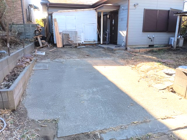 山武市松ケ谷ロ　平屋中古戸建の駐車場|敷地約99坪平成9年8月築リビング約19.3帖 駐車3台可 海岸まで車約4分 バーベキューが可能です